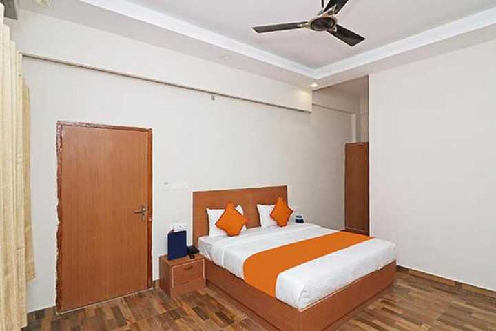 Room 10 of 18