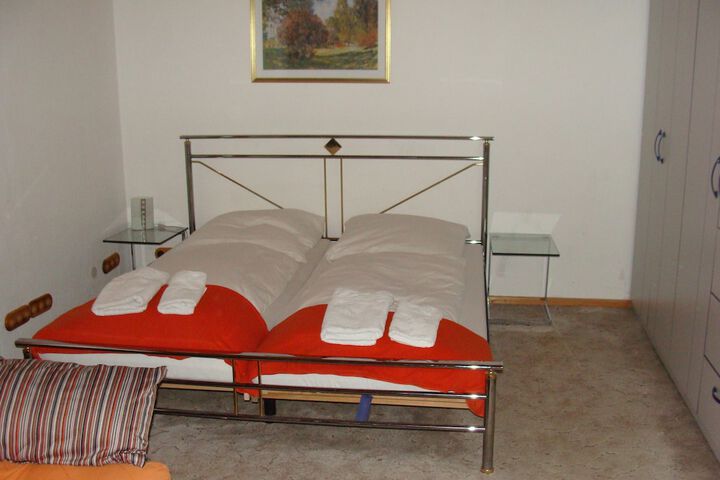 Room 8 of 32