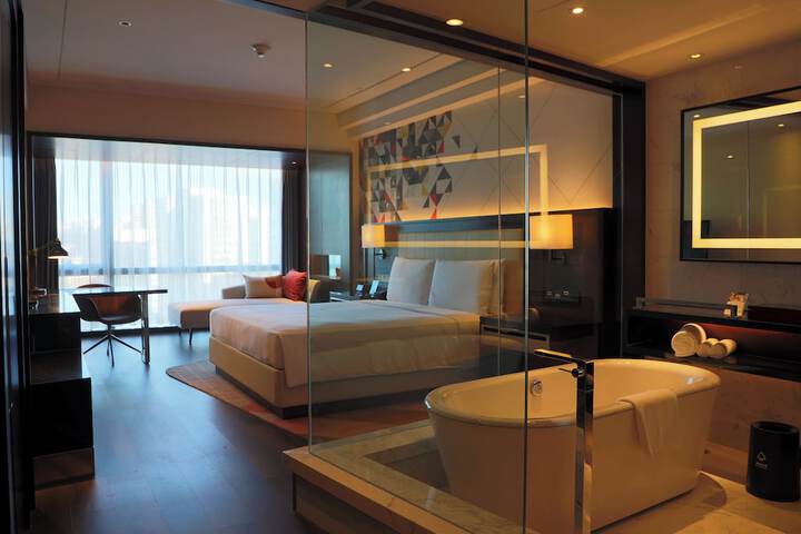 Room 34 of 102
