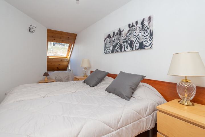 Room 2 of 28