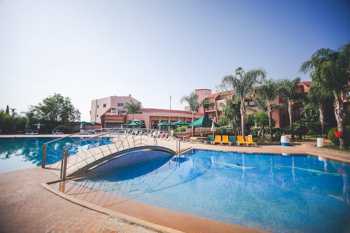 Hotel with Pool