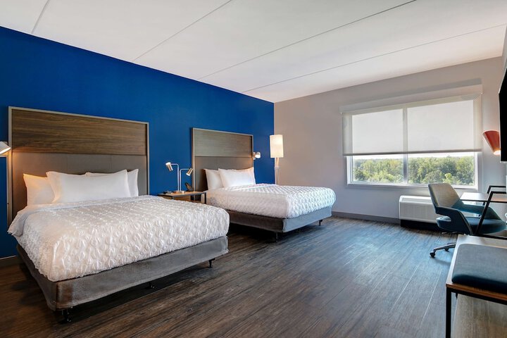 2 Queen Beds (10 of 23)