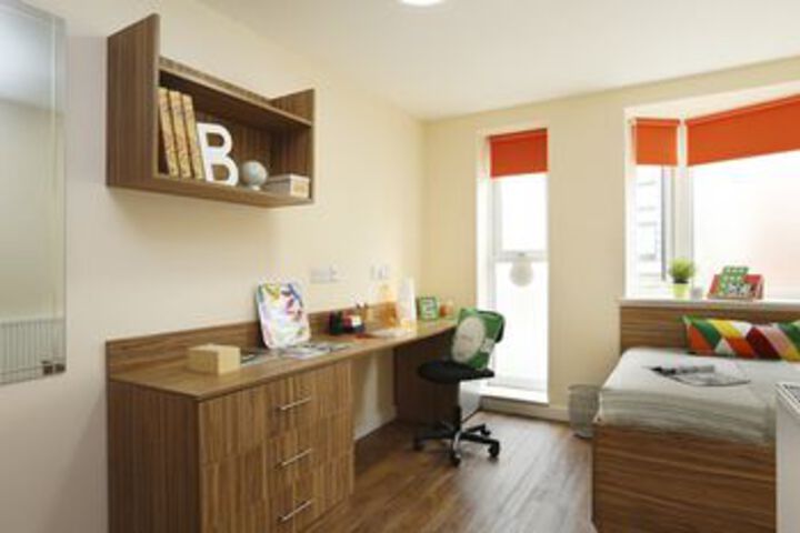 Room 8 of 12