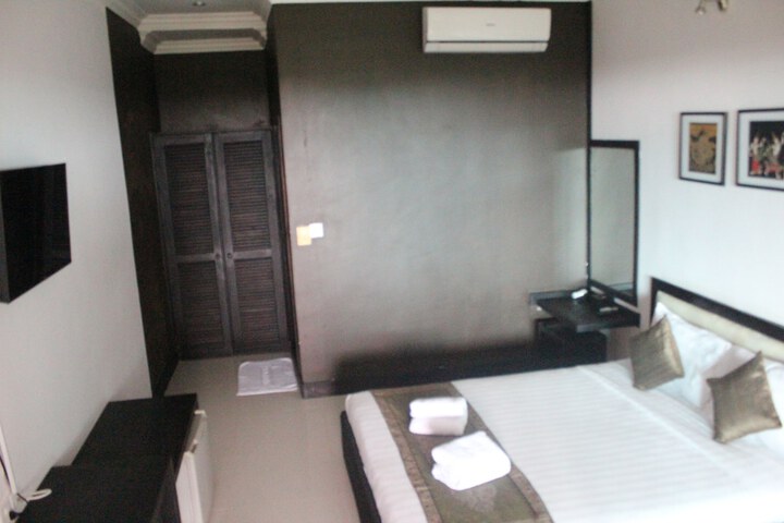 Room 7 of 69