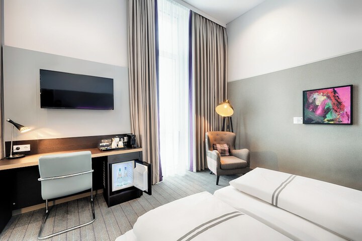 Room 13 of 40