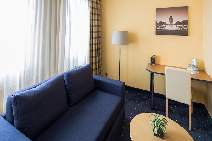 Room 11 of 32