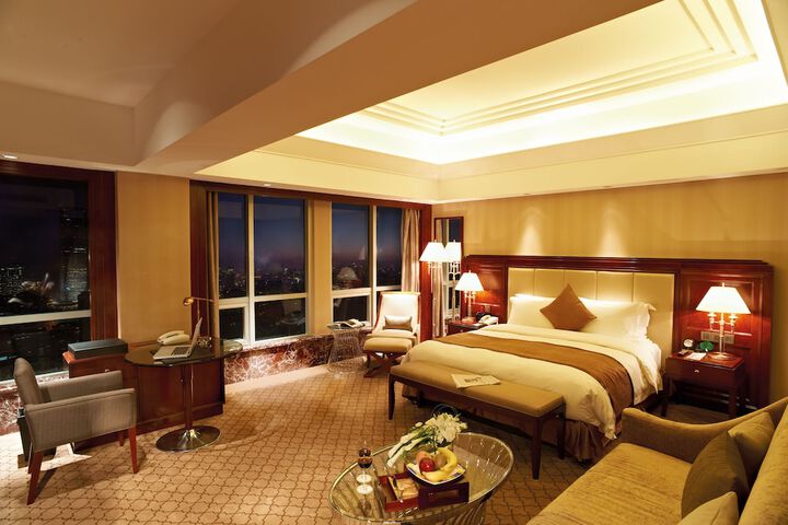 Room 13 of 36