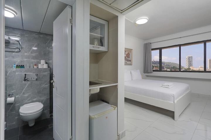 Room 52 of 123