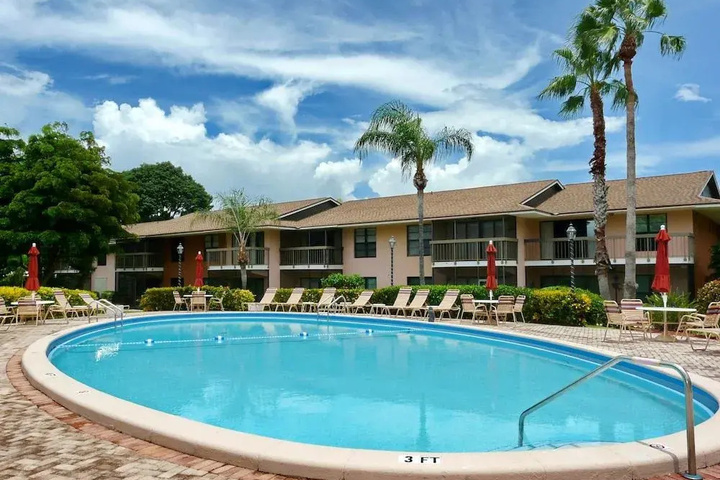 Pool 10 of 18