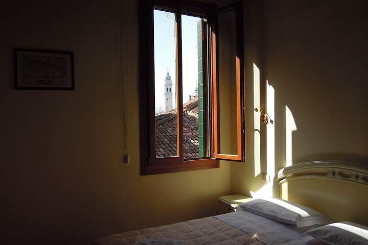 Room 12 of 50