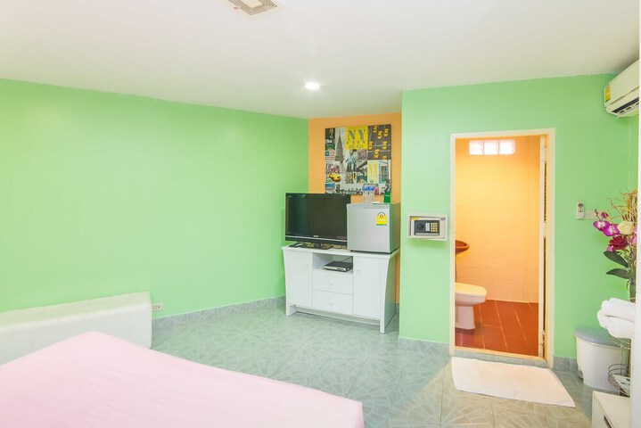 Room 17 of 35