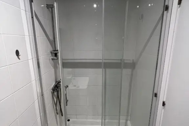 Room 6 of 9