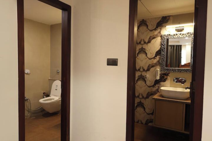Room 99 of 136