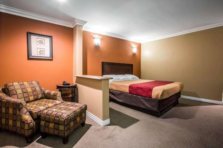 1 King Bed (14 of 18)