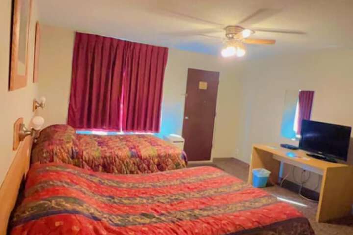Room 4 of 18