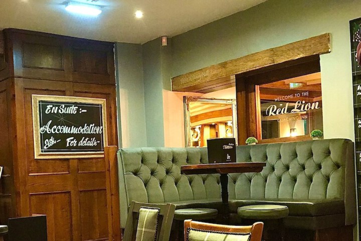 Lounge 5 of 8
