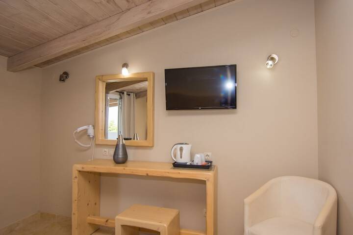 Room 6 of 161