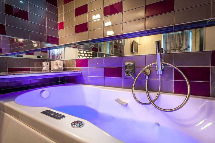 Jetted tub