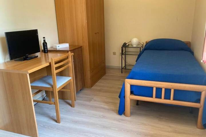 Room 3 of 38