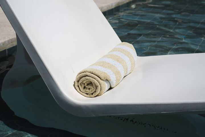 Hotel Pool
