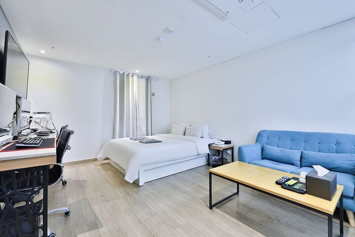 Room 15 of 34