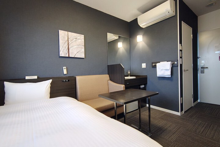 Room 7 of 37