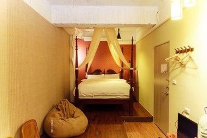 Room 8 of 19
