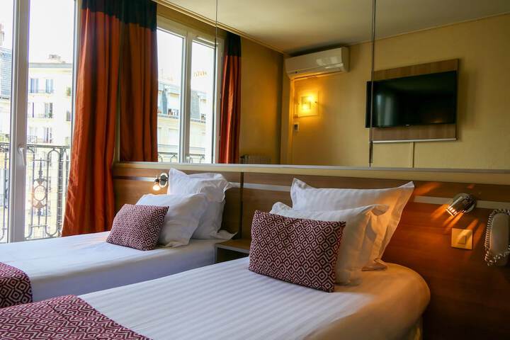Room 28 of 62