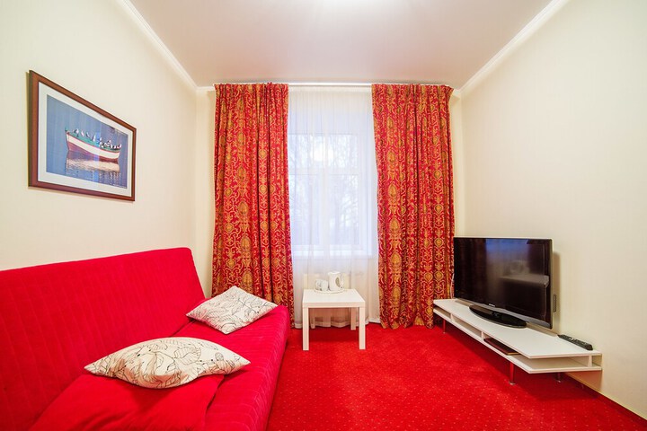 Room 8 of 27