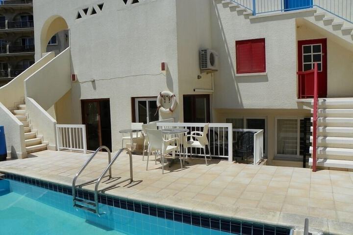 Hotel Pool