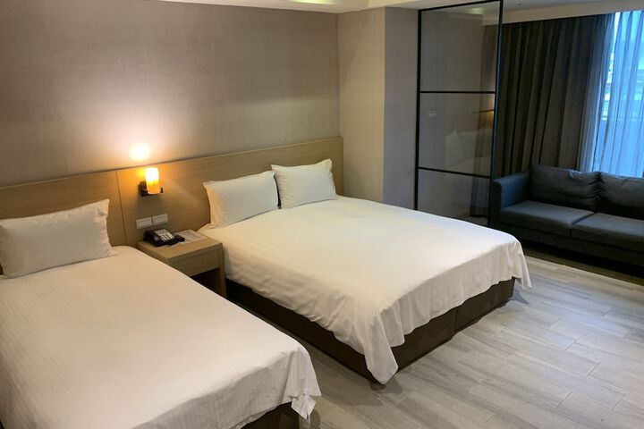 Room 22 of 120