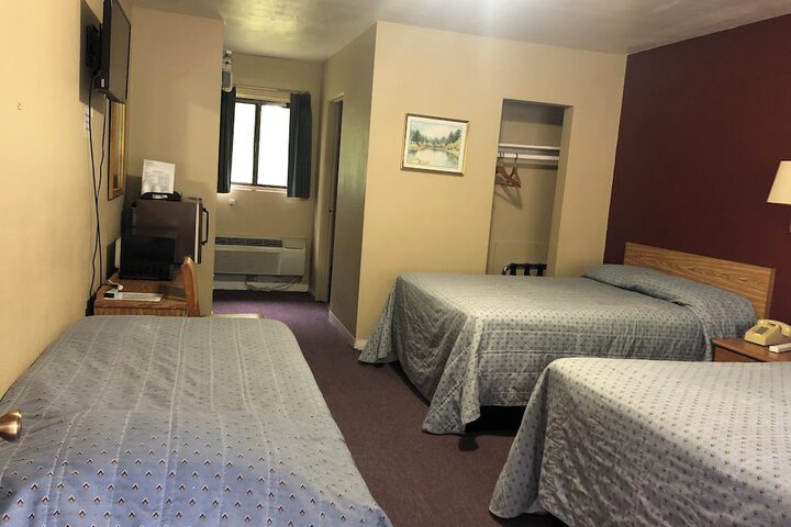 2 Double Beds (8 of 14)