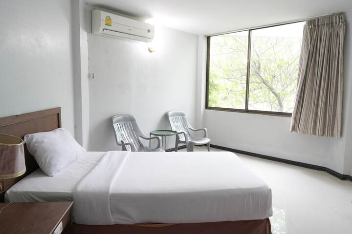 Room 6 of 15