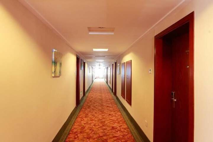 Ballroom/Hall 68 of 72