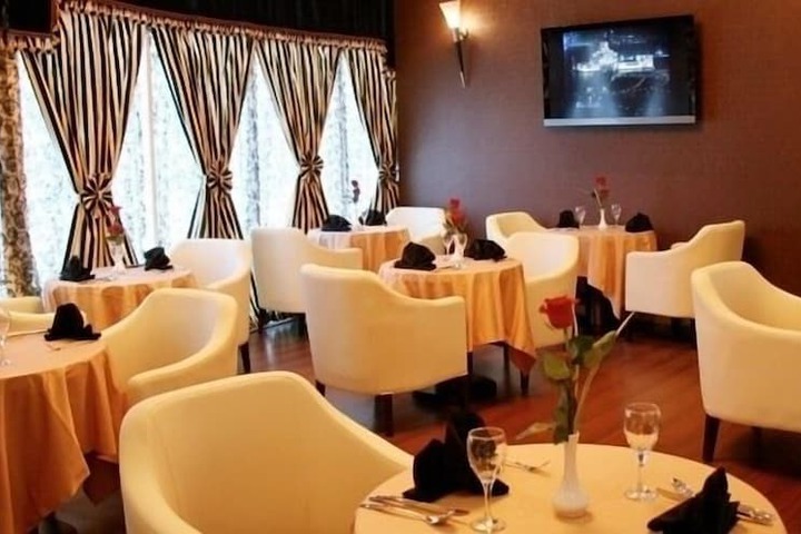 Dining 51 of 60