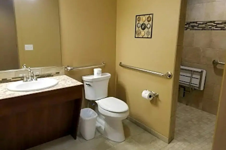 Room 6 of 11