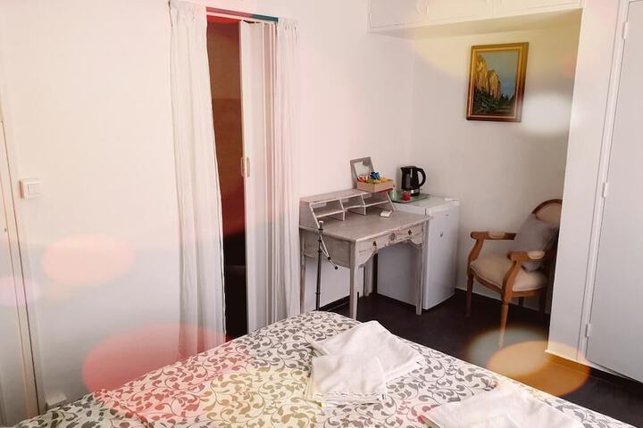 Room 10 of 16