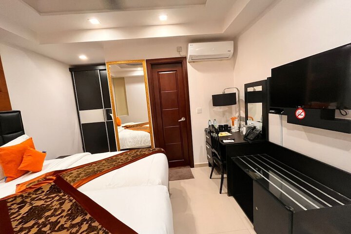 Room 13 of 114
