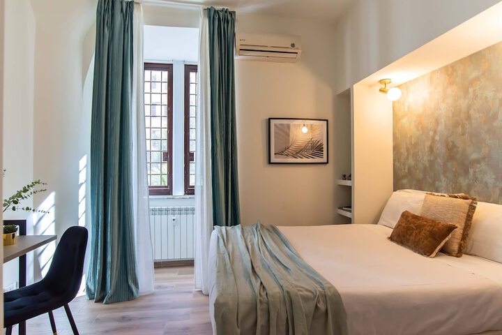 Room 14 of 102