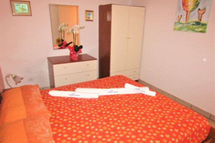 Room 33 of 52