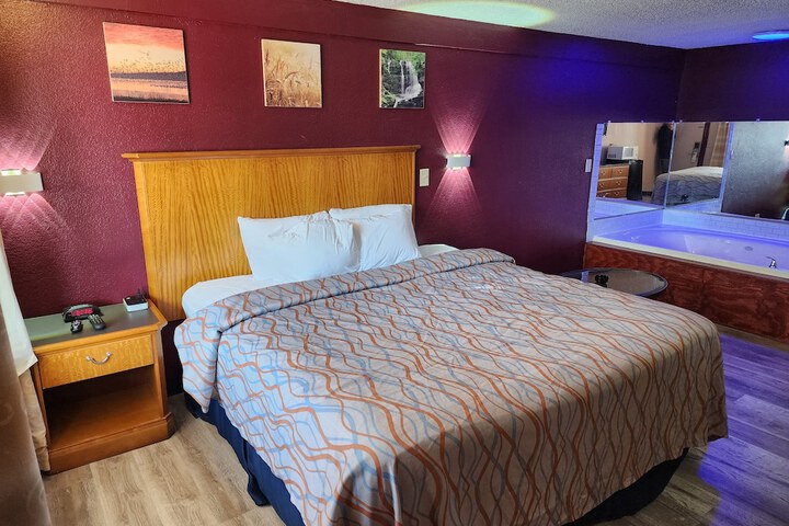 1 King Bed (13 of 24)