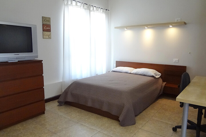 Room 6 of 13