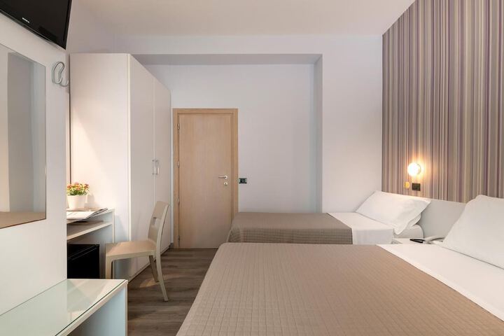 Room 5 of 48