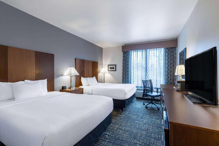 2 Queen Beds Accessible (6 of 6)