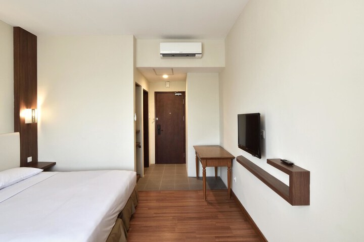 Room 16 of 38