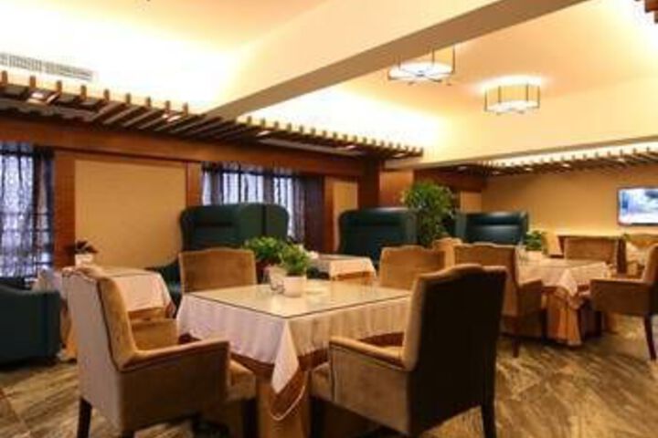 Dining 8 of 8