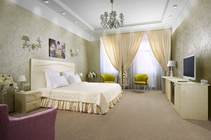 Room 4 of 28