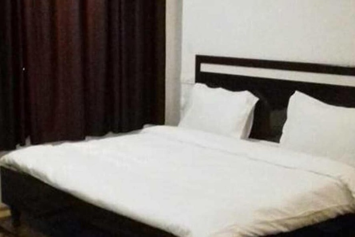 Room 8 of 24