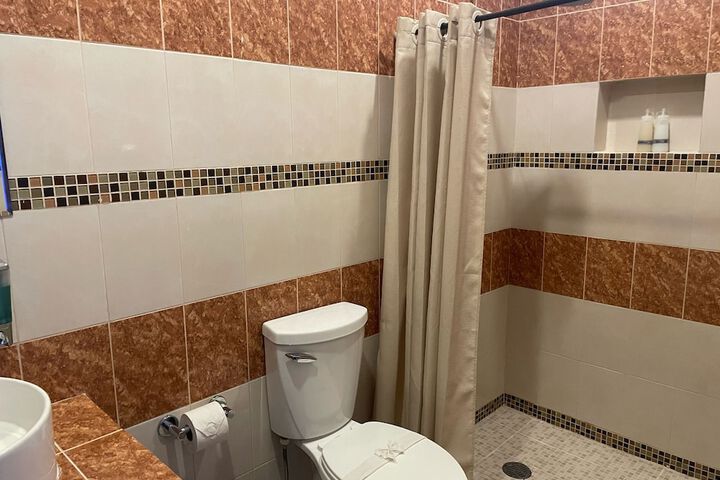 Room 16 of 33