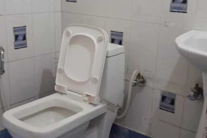 Room 6 of 14